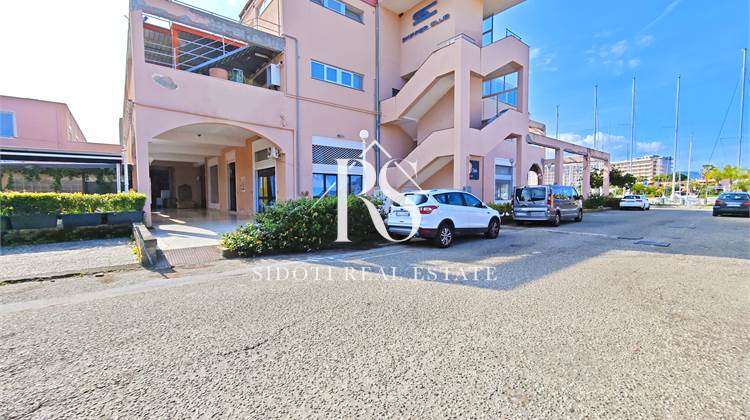 Shop for Sale in Furnari