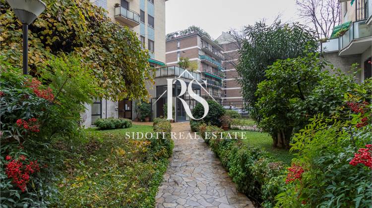 4 комнаты и больше в Продажа в Milano