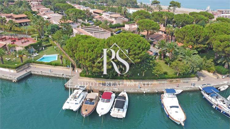 VILLA ANGOLARE FRONTE CANALE