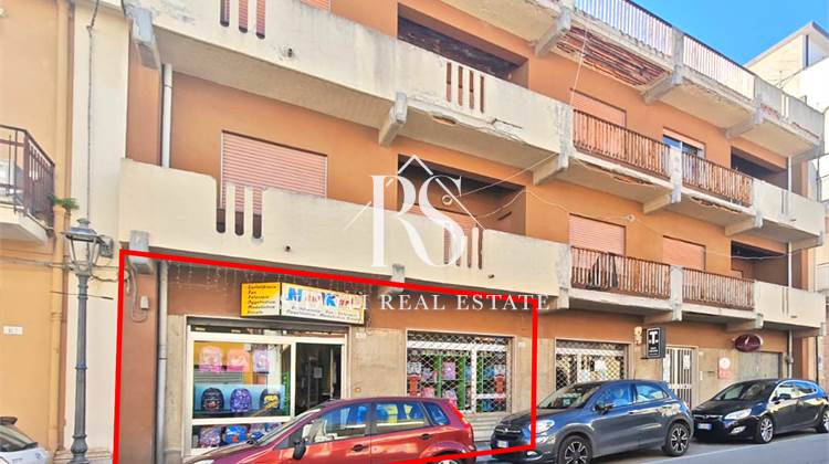 Laden zu Verkauf in Furnari