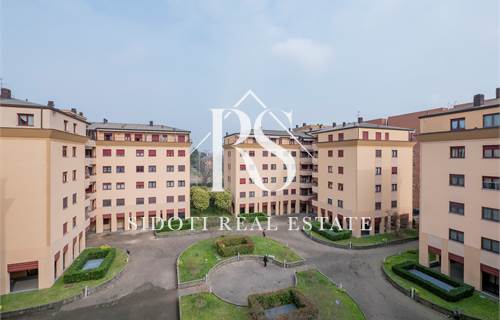 Trilocale arredato con terrazzino – piano alto