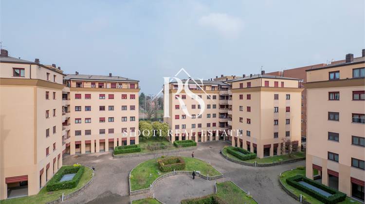 Trilocale arredato con terrazzino – piano alto