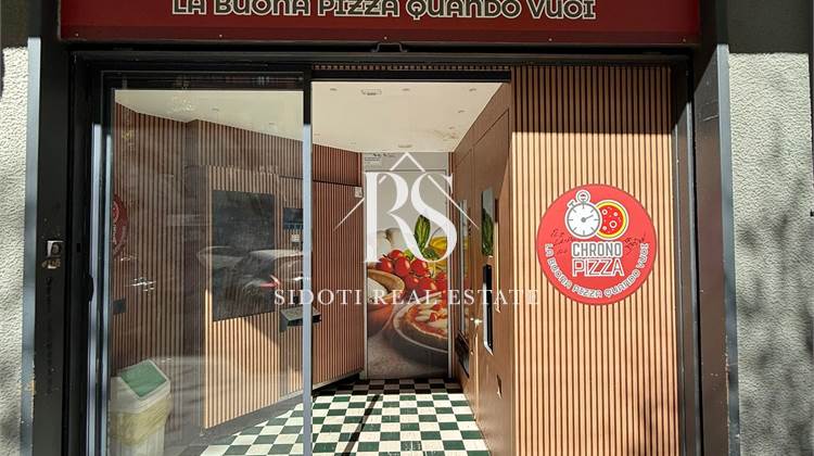 VETRINA SU STRADA IN VIA FOPPA – VISIBILITÀ IMMEDIATA