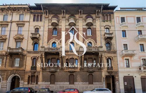 AFFASCINANTE PENTALOCALE IN PALAZZO D'EPOCA