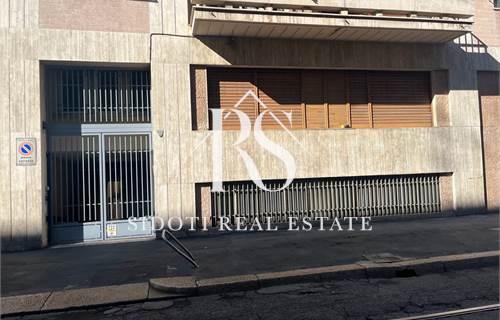 MAGAZZINO CON BAGNO DI PERTINENZA E  BOX 