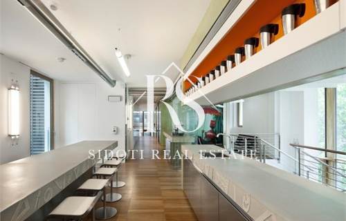 UFFICI DI DESIGN IN UN MODERNO COMPLESSO DIREZIONALE
