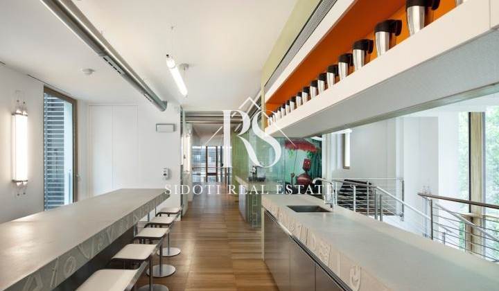 UFFICI DI DESIGN IN UN MODERNO COMPLESSO DIREZIONALE